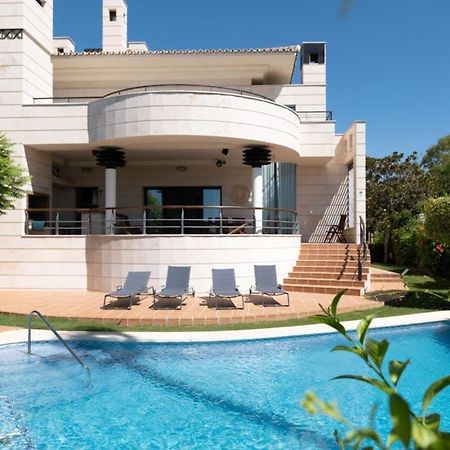 Beachside Villa In Puerto Marina, 베날마데나코스타 외부 사진
