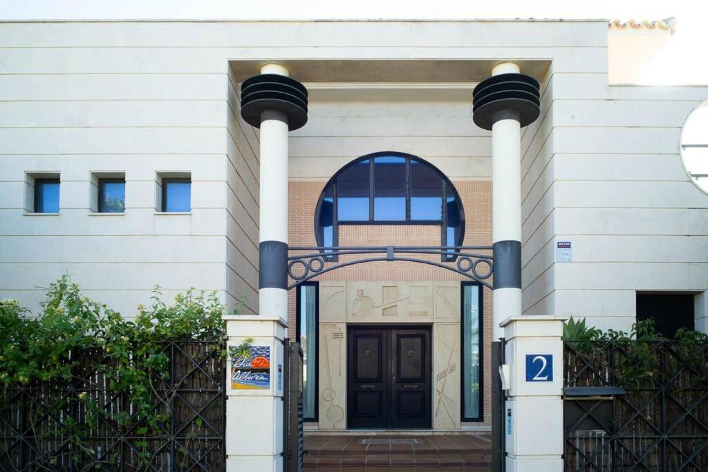 Beachside Villa In Puerto Marina, 베날마데나코스타 외부 사진