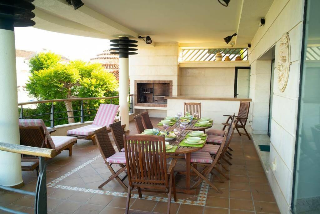Beachside Villa In Puerto Marina, 베날마데나코스타 외부 사진