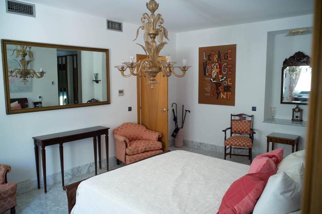 Beachside Villa In Puerto Marina, 베날마데나코스타 외부 사진