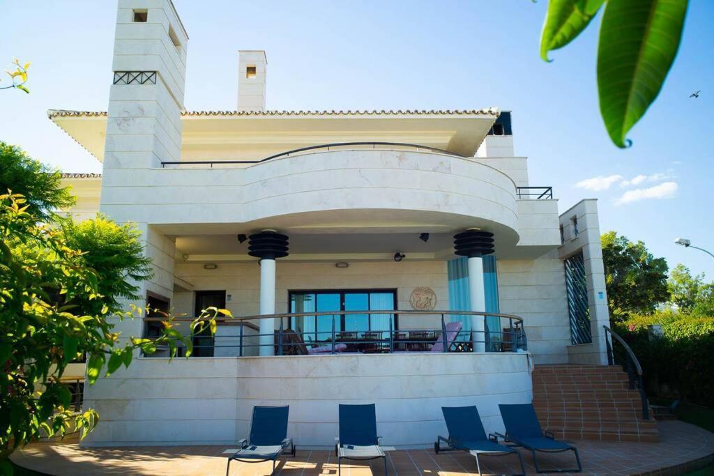 Beachside Villa In Puerto Marina, 베날마데나코스타 외부 사진